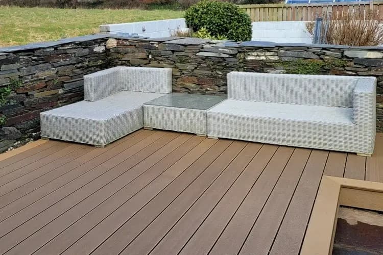 composite-decking-backyard